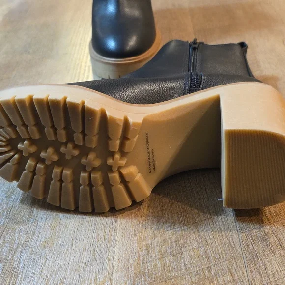 Dolce Vita - Jade Black Heeled Boots. Size 8 - Picture 7 of 7